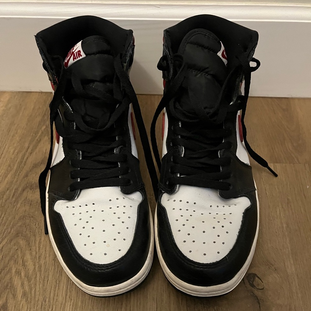Jordan 1 Gym Reds - Picture 3 of 4